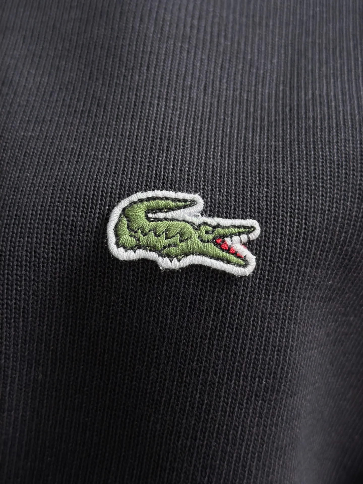 LACOSTE French crocodile Lacoste New Arrival long-sleeved sweatshirt for men and women. Same Style. Many stars have the same style. Craftsmanship that cannot be copied by ordinary small workshops. No matter in terms of materials, detail restoration and craftsmanship, we are not afraid of any challenges, just to provide you with wonderful products. Compare the top Original versions at will. Just to do better at any cost. Unique imported fabric feel. Purely imported German machine production. Precision operation. Thousands of needles density. Full set of New Arrival accessories with three standards for simultaneous customization. Upper body Versatile fashion. A perfect choice for autumn and winter. A must-have item. Sizes: 3-7 (equivalent to M-3XL)